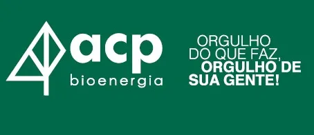 Imagem de três triângulos verde escuro juntos formando a copa de uma árvore como símbolo da ACP Bioenergia. Frase "Orgulho do que faz, orgulho de sua gente".