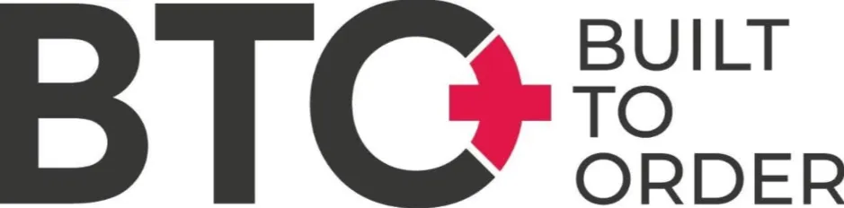 Nosso logo é composto pelas letras B T O escritas na cor preta e o sinal de + em vermelho. Essa abreviação significa em inglês Built To Order = Construído sob encomenda