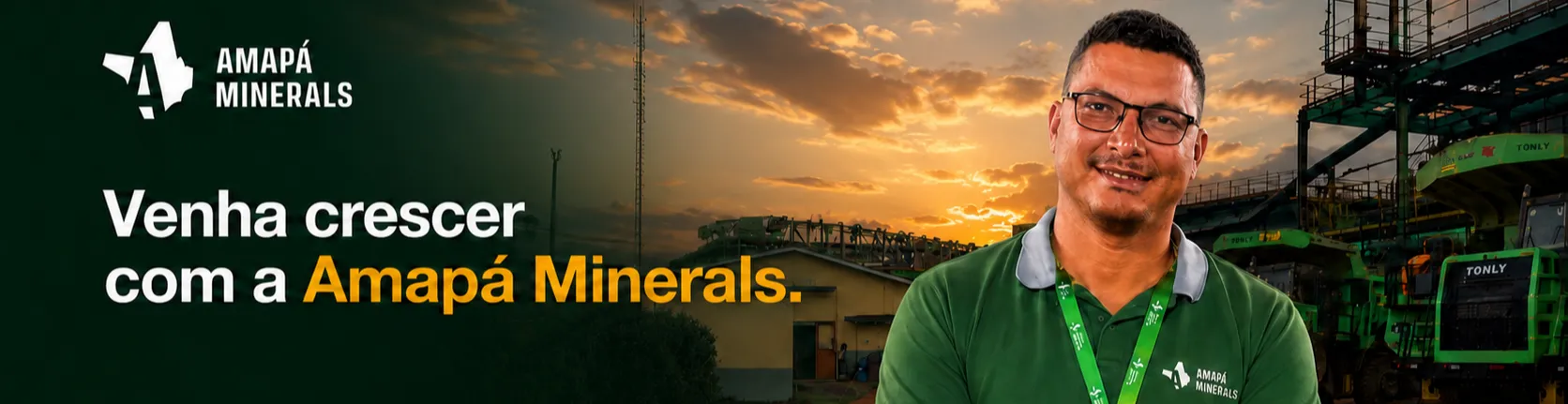 Banner horizontal da Amapá Minerals. À direita, um profissional sorridente, de óculos, usando camisa polo verde e crachá, aparece diante de uma unidade industrial ao pôr do sol. À esquerda, estão a logomarca da empresa e a frase: “Venha crescer com a Amapá Minerals.”