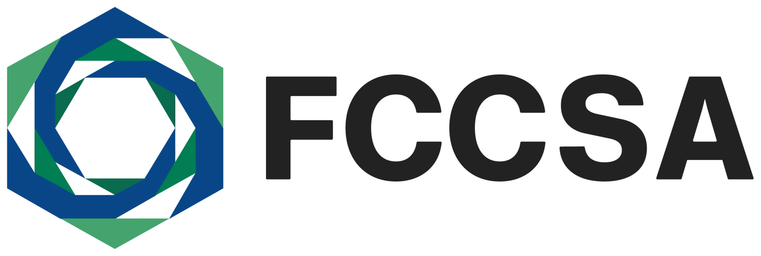 A imagem apresenta o logotipo da Fábrica Carioca de Catalisadores.

À esquerda, há um símbolo gráfico em tom verde escuro, formado por um conjunto de formas geométricas que criam um desenho circular, lembrando uma engrenagem ou um hexágono estilizado.

À direita do símbolo, está o nome “FÁBRICA CARIOCA DE CATALISADORES” escrito em letras maiúsculas, também na cor verde escuro, sobre um fundo claro.