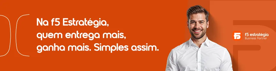 Banner da F5 Estratégia com a frase “Na F5 Estratégia, quem entrega mais, ganha mais. Simples assim.” ao lado de um homem sorridente e o logotipo da empresa.