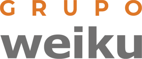 O logo do Grupo Weiku apresenta um design moderno e minimalista. Ele é composto por duas palavras:
	1.	“GRUPO” – escrito em letras maiúsculas, na cor laranja, e com um espaçamento uniforme entre os caracteres, dando um toque sofisticado e equilibrado.
	2.	“weiku” – escrito em letras minúsculas, na cor cinza, com uma tipografia limpa e robusta, transmitindo solidez e confiança.

A combinação dessas cores cria um contraste visual agradável, associando inovação (laranja) com estabilidade e profissionalismo (cinza). O design simples e direto reforça a identidade forte e confiável da marca.