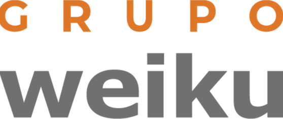O logo do Grupo Weiku apresenta um design moderno e minimalista. Ele é composto por duas palavras:
	1.	“GRUPO” – escrito em letras maiúsculas, na cor laranja, e com um espaçamento uniforme entre os caracteres, dando um toque sofisticado e equilibrado.
	2.	“weiku” – escrito em letras minúsculas, na cor cinza, com uma tipografia limpa e robusta, transmitindo solidez e confiança.

A combinação dessas cores cria um contraste visual agradável, associando inovação (laranja) com estabilidade e profissionalismo (cinza). O design simples e direto reforça a identidade forte e confiável da marca.