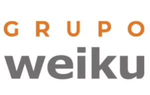 O logo do Grupo Weiku apresenta um design moderno e minimalista. Ele é composto por duas palavras:
	1.	“GRUPO” – escrito em letras maiúsculas, na cor laranja, e com um espaçamento uniforme entre os caracteres, dando um toque sofisticado e equilibrado.
	2.	“weiku” – escrito em letras minúsculas, na cor cinza, com uma tipografia limpa e robusta, transmitindo solidez e confiança.

A combinação dessas cores cria um contraste visual agradável, associando inovação (laranja) com estabilidade e profissionalismo (cinza). O design simples e direto reforça a identidade forte e confiável da marca.