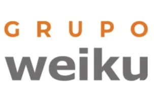 O logo do Grupo Weiku apresenta um design moderno e minimalista. Ele é composto por duas palavras:
	1.	“GRUPO” – escrito em letras maiúsculas, na cor laranja, e com um espaçamento uniforme entre os caracteres, dando um toque sofisticado e equilibrado.
	2.	“weiku” – escrito em letras minúsculas, na cor cinza, com uma tipografia limpa e robusta, transmitindo solidez e confiança.

A combinação dessas cores cria um contraste visual agradável, associando inovação (laranja) com estabilidade e profissionalismo (cinza). O design simples e direto reforça a identidade forte e confiável da marca.