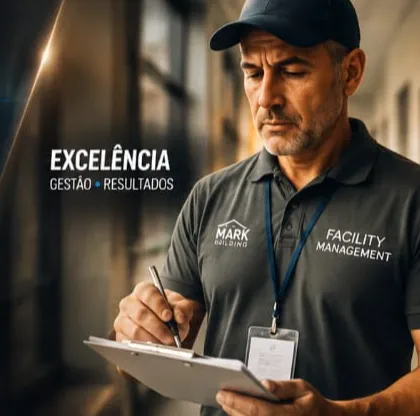 Um rapaz, com o titulo excelência