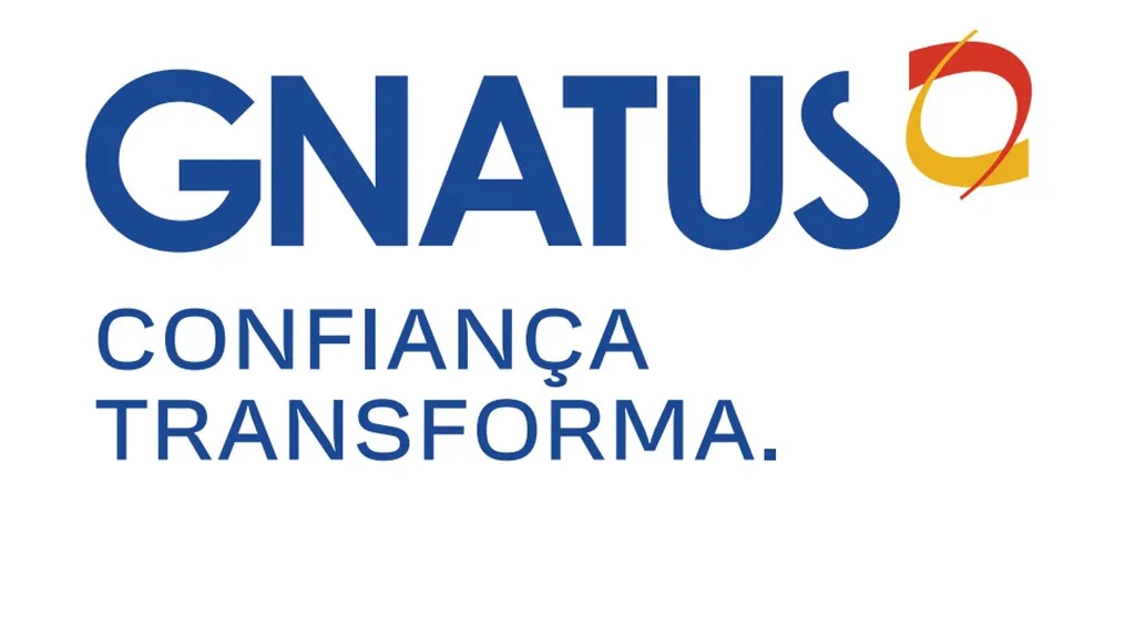 Nome da empresa escrito em azul com o logotipo, que representa uma mandíbula, em amarelo e vermelho.