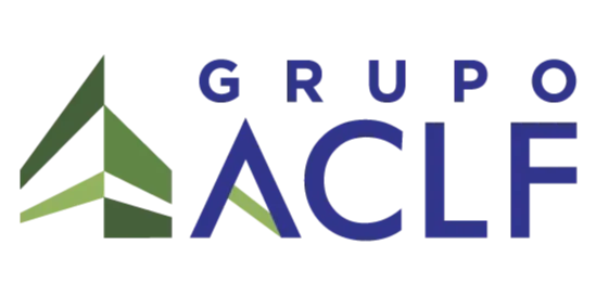 Logotipo do Grupo ACLF. À esquerda, há um símbolo abstrato formado por formas triangulares verdes que lembram uma árvore estilizada. À direita, está o texto ‘GRUPO ACLF’ em letras maiúsculas, sendo ‘GRUPO’ menor e acima de ‘ACLF’, que aparece em destaque na cor azul