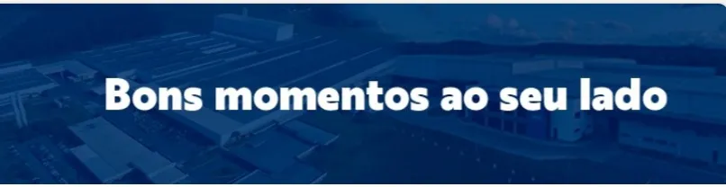 Banner azul, com formato retangular e o slogan "Bons momentos ao seu lado" ao centro.